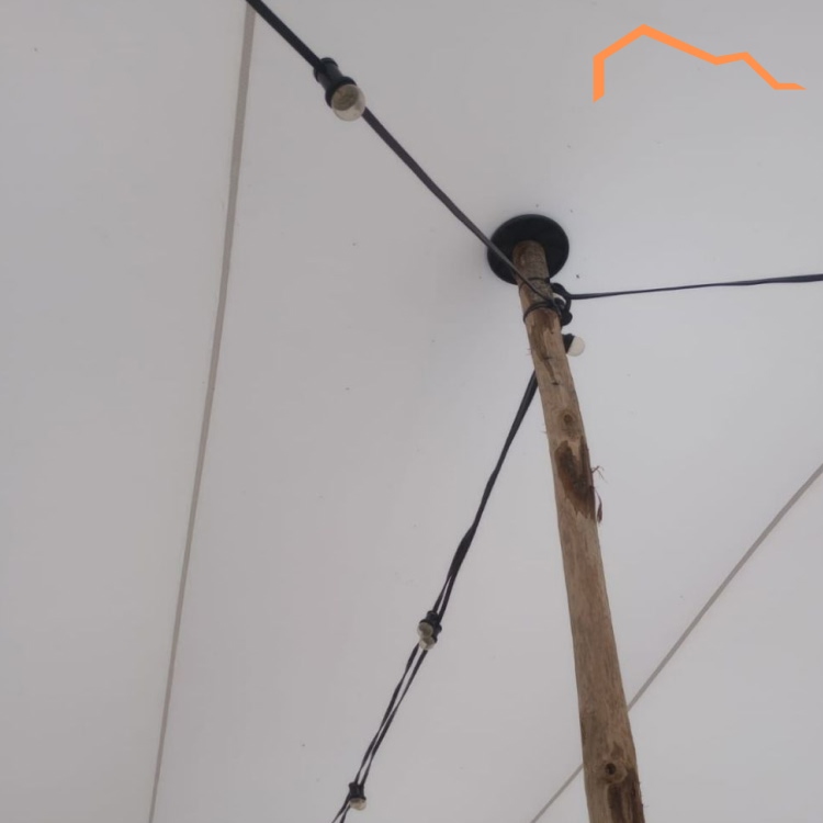 Middenpaal in kastanjehout