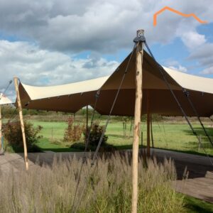 Zijpalen in kastanjehout